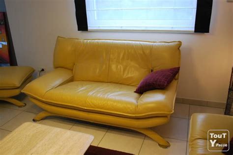 We did not find results for: Canapé 2 places + dormeuse + pouf en cuir jaune ...