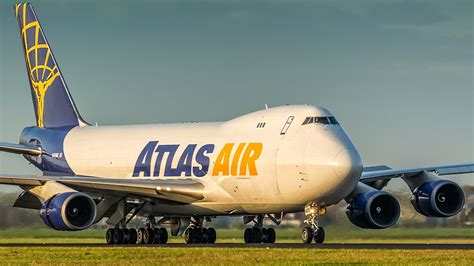 Atlas Air Boeing 747 Schlägt Mit Drei Triebwerken Auf Die Runway Flug