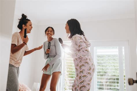 6 Tricks For Throwing An Amazing Summer Slumber Party College Fashion