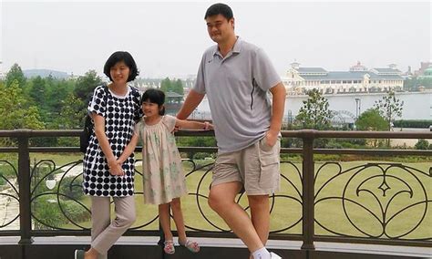 Yao Ming And His Daughter Were Captured Againthe Daughters Height