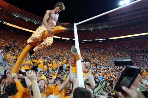 Tennessee Tops Bama Fans Claim Goalposts As Souvenirs