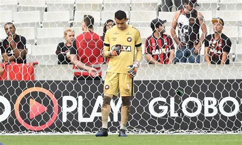 O goleiro santos, 29 anos, pode ficar até três meses em recuperação. Goleiro do Atlético-PR, Santos será julgado por uso de ...