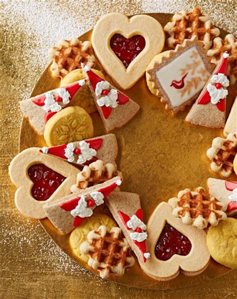 They might be too pretty to eat, but that isn't going to stop us. 11 Scandinavian Christmas Cookie Recipes | Midwest Living
