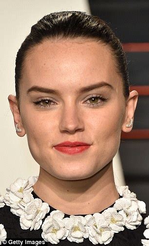 Daisy Ridley Reveals Her Ongoing Struggle With Endometriosis And Subsequent Acne Daily Mail Online