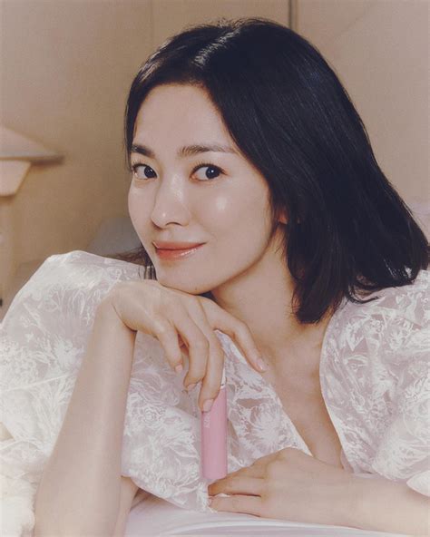 Chosun Online 朝鮮日報 「40歳」ソン・ヘギョ、美しすぎる鎖骨艶やか白肌にも注目