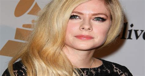 Avril Lavigne Fans Are Convinced She Is Dead After Bizarre Conspiracy