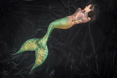 Pin By Gail On Mermaids With Green Tails Beautiful Mermaids Mermaid