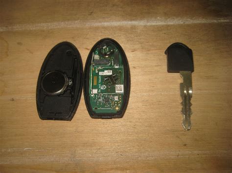 How to change battery in nissan murano key fob. 2015-2018-Nissan-Murano-Key-Fob-Battery-Replacement-Guide-009