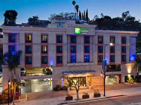 Şahane tesiste 43 sigara içilmeyen oda mevcuttur. Holiday Inn Express & Suites Hollywood Walk Of Fame Hotel ...