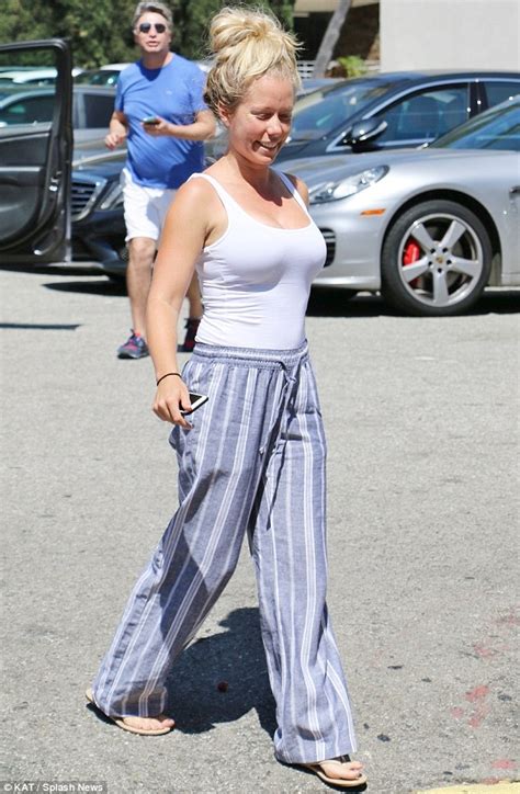Kendra Wilkinson Laid Back In White Tank And Striped Pants As She Chops