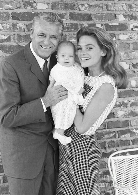 Cary Grant Dyan Cannon And Daughter By Bettmann