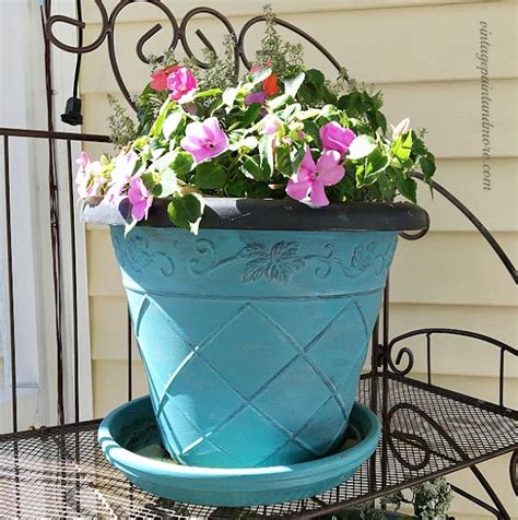 Give your flower pots a little extra personality this spring. Update Your Flower Pots With Paint | Vintage flower pots ...