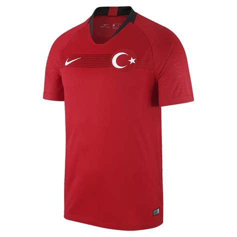 Turkije stelde zwaar teleur en deed niet anders dan tegenhouden. Turkije thuis shirt 2018-2019 - Voetbalshirts.com