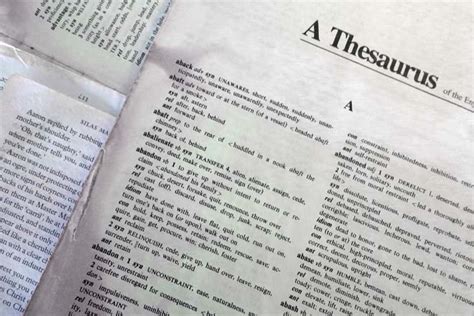Dictionary vs Thesaurus - Difference and Comparison | Diffen