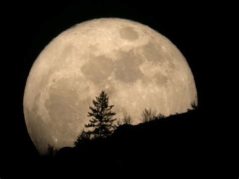 Supermoon Alert Biggest Full Moon Of 2012 Occurs This Week Space
