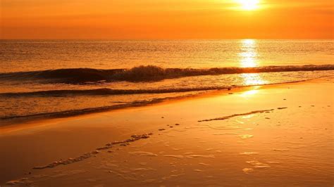 Disfruta Un Hermoso Atardecer En La Playa Descargar Imágenes Gratis