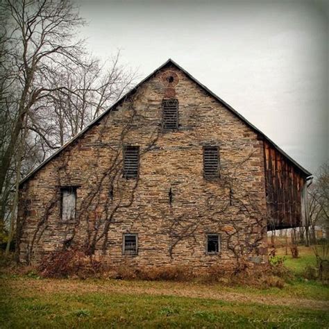 The barn is approximately 40'x60'. Horse Country Chic: Saving Old Bank Barns