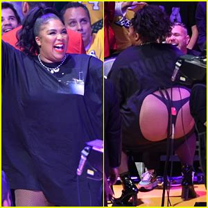 Lizzo Bares Her Thong While Twerking At The Lakers Game Lizzo Just Jared Celebrity News