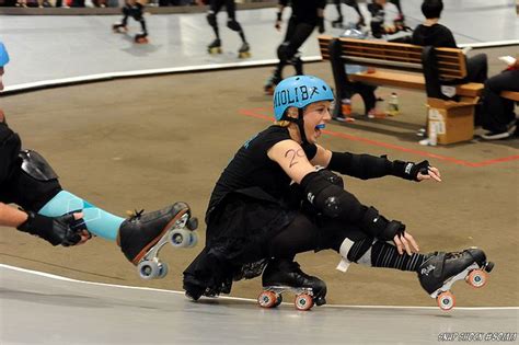 Mohawk turn, spiral skating, shuffling, crossovers, backward crossovers, shoot the duck advanced level skaters will also learn to roller sk8 dance! Shoot the Duck! | Childhood memories, Duck, Roller rink