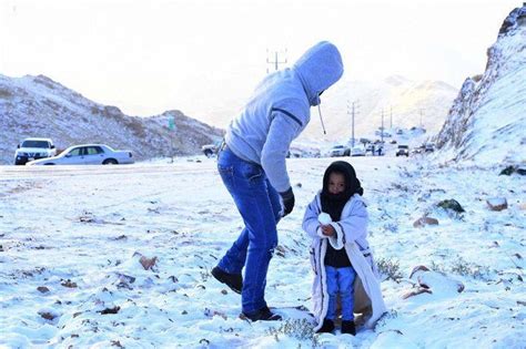 Tabuk saudi arabia winter snow 2020 : Highly unusual spring snowfall hits Tabuk, Saudi Arabia ...
