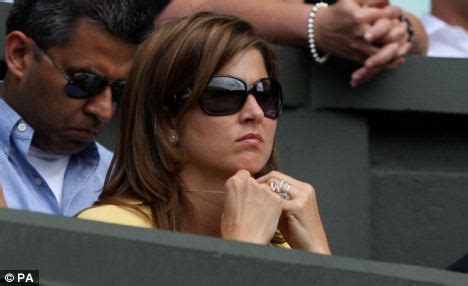 Although the tennis couple managed to keep their relationship roger and mirka just celebrated their 10th wedding anniversary this year. mirka federer diamond ring size