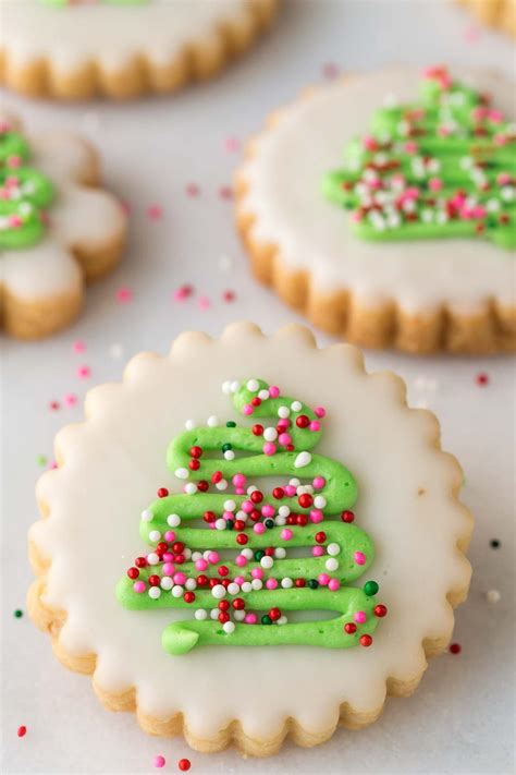 This page includes pictures of decorated christmas cookies. Easy-Decorated-Christmas-Cookies-14 - DIYbunker