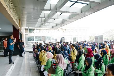 Djarum beasiswa plus gambaran soal informasi kuliah contoh soal tes beasiswa kuliah, namun kali ini pembahasan akan terfokus kepada djarum beasiswa plus saya akan bercerita pengalaman seleksi djarum beasiswa plus meliputi gambaran soal tes beasiwa djarum tips menghadapi tes seleksi. Djarum Beasiswa Plus - Album Foto Tes Seleksi Djarum Beasiswa Plus Di Semarang