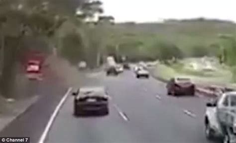 Moment Dangerous Driver Swerves Between Lanes On Sydneys M1 Daily Mail Online