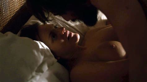 Top Of The Lake Season Elisabeth Moss Strips Naked In Very Raunchy X