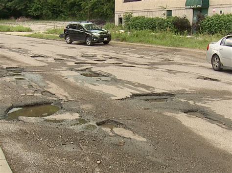 Mdot Warns Drivers That Metro Detroit Is Experiencing Perfect Pothole