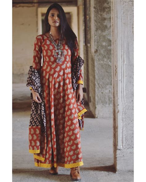 red-tribal-printed-dress-with-printed-black-dupatta-set-of-two-by-tie