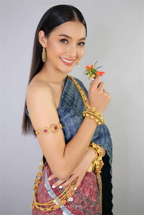 ชุดประจำชาติไทย ชุดไทย thai period dress thaidress thaicostume thaiwomen เครื่องประดับ