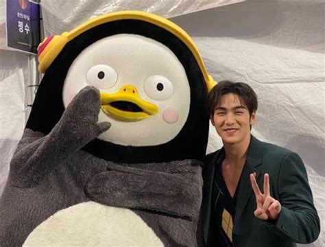 Sbs Star Giant Penguin Pengsoo Shares Backstage Photos Taken With