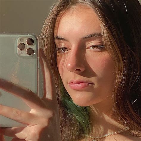 Lucia Zambetti On Instagram Hi Mirror Selfie Poses Selfies Poses