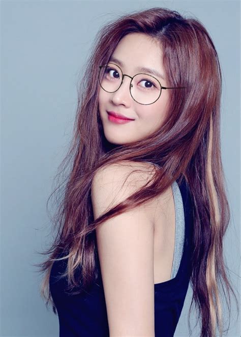 Female Stars Who Look Smart And Pretty In Glasses K Luv
