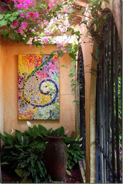Ideas from home gardens showing ways to make your outdoor space unique. 15 Artistic DIY Projects That You Can Make With Broken Tiles