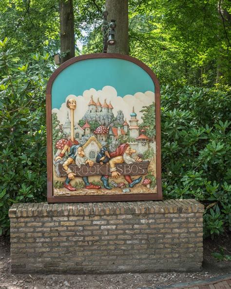 Sprookjeskasteel In Het Nederlandse Attractiepark De Efteling