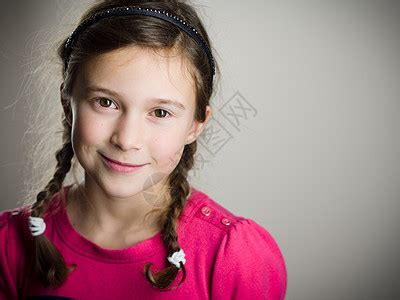 可爱的小女孩微笑女性青年孩子童年工作室女孩高清图片下载 正版图片 摄图网