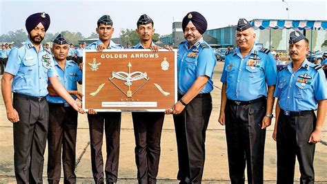 The 'golden arrows' 17 squadron was commanded by air chief marshal dhanoa during the kargil war in golden arrows is the official nick name of the 17 squadron of indian air force, currently located at air the logo is actually green though it doesn't have the text 'green' preceding the 'arrow'. IAF resurrects 17 Squadron 'Golden Arrows' for Rafale.