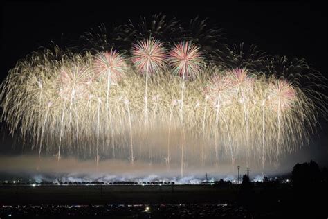 Spectacular Shots Of Summer Fireworks Festivals In Japan Hanabi Taikai