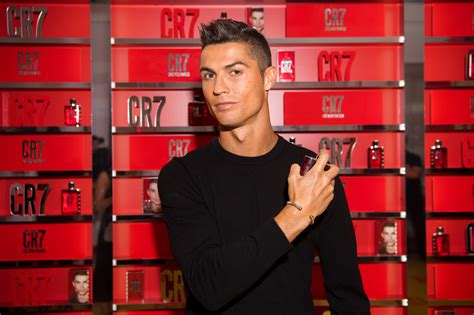 Cristiano Ronaldo Lanza Cr7 Su Primera Fragancia
