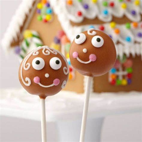These edible oreo acorns would be another fun and festive dessert idea to bring to your thanksgiving dinner. Easy Thanksgiving Cupcake Decorating Ideas - family ...