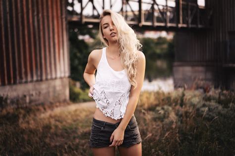 Baggrunde Kvinder model portræt blond langt hår fotografering