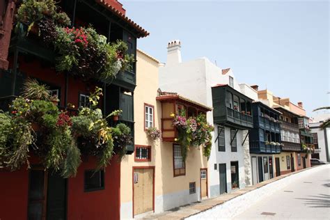Simple Science: How to Make a Volcano with Kids