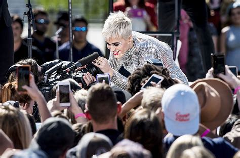 Katy Perry Witness Pop Up Why It Embodies What Fandom Is All About