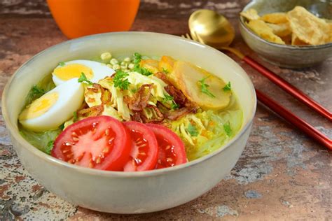 Oleh sebab itu upayakan membuat menu sehat diet, terutama ketika disajikan saat malam hari. Resep Soto Ayam Lamongan - Masak Apa Hari Ini?