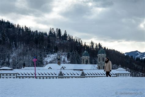 ˈaɪnziːdl̩n) is a municipality and district in the canton of schwyz in switzerland known for its monastery, the benedictine einsiedeln abbey, established in the 10th century. Wanderung am Chatzenstrick in Einsiedeln | Reisememo