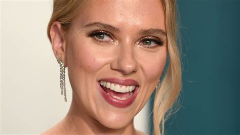 The Surprising Way Colin Jost Stole Scarlett Johanssons Big Award Show