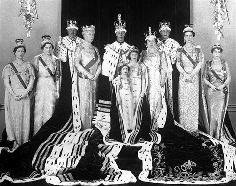 Fit For A Queen See How Queen Elizabeths Royal Style Has Evolved George Vi Reine Elizabeth