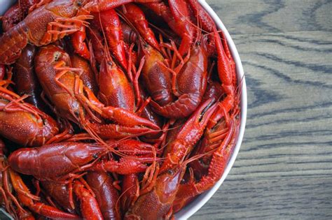 Keep the sack of live crawfish in a cool area with a little ice on them 2. How to Freeze Boiled Crawfish | Livestrong.com
